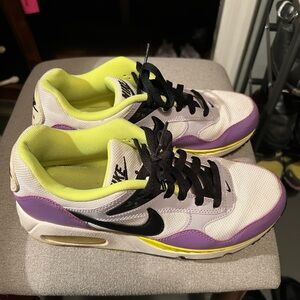 Nike air max Women's Purple, Black, and White Sneakers